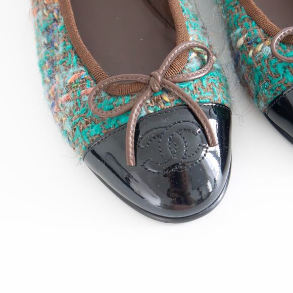 NWOB CHANEL 23A Paris-Dakar Green Tweed Patent CC Cap Toe Bow Ballet Flats EU 36 - Picture 7 of 12